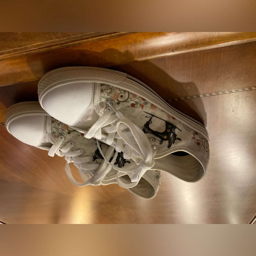 White Floral Graphic Low-Top Women's Sneakers